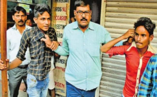 धनबाद : छेड़खानी करते वासेपुर के दो लड़के पकड़े गये