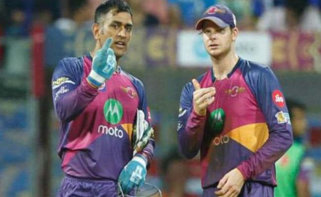 जब आखिरी ओवर में फंसे स्मिथ, धौनी ने संभाल ली पुणे की कमान, VIDEO वायरल