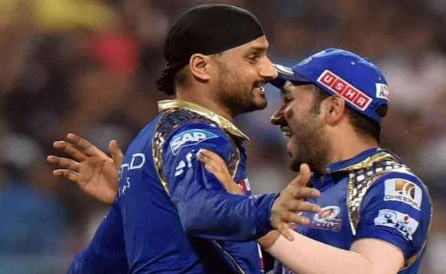 विदेशी पायलट ने की नस्लीय टिप्पणी, भड़के हरभजन सिंह, पीएम मोदी से कार्रवाई की मांग की