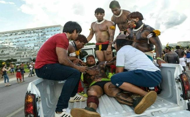 आदिवासियों का आंदोलन, संसद में घुसने की कोशिश, पुलिस पर बरसाये तीर