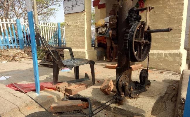 बिहार : रेलवे फाटक लगाकर शेखपुरा-सिकंदरा स्टेट हाइवे पर दर्जनों वाहनों को लूटा