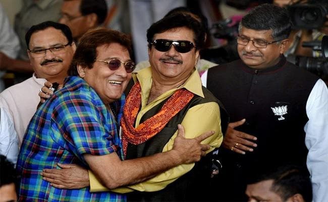 #VinodKhanna के निधन पर शत्रुघ्न सिन्हा ने जताया शोक, ट्वीट कर लिखा- एक अच्छा दोस्त चला गया