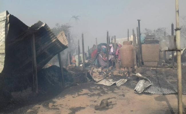 साहेबगंज : ललबथानी दियारा में लगी आग, 123 घर जल कर राख