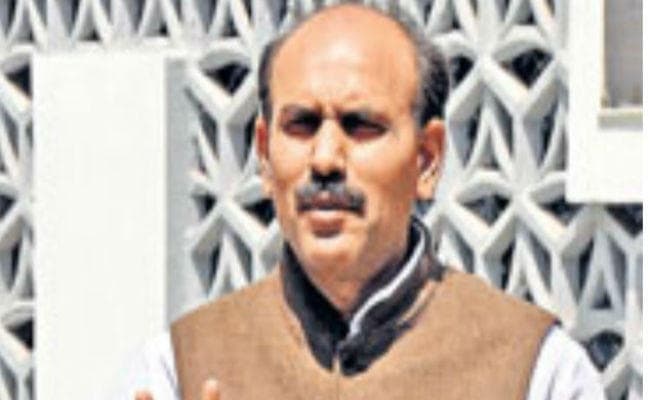 पलामू : सैकड़ों कार्यकर्ताओं के साथ कांग्रेस नेता केएन त्रिपाठी हिरासत में