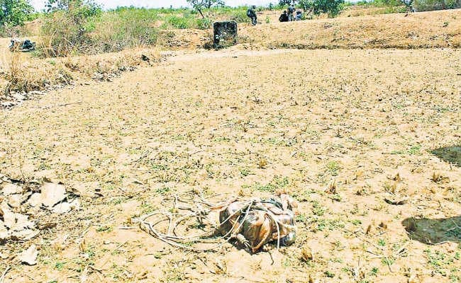 मनिका में पुलिया के नीचे से पांच लैंड माइंस बरामद