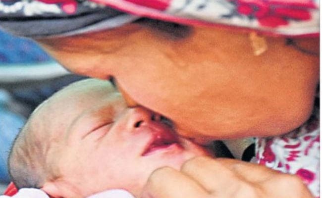 रांची  : बच्चा मिला, तो छाती से लगा कर रो पड़ी मां