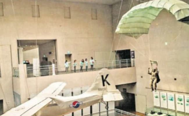 दक्षिण कोरिया : बच्चों को मिसाइल हमलों से बचने की दी जा रही ट्रेनिंग