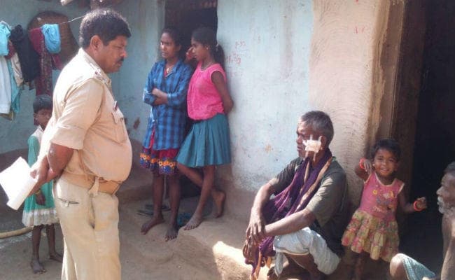 विधायक चमरा लिंडा के अनुसेवक को शादी के मंडप से उठाकर ले गये नक्सली