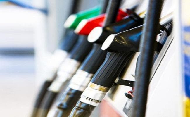 एसटीएफ की कार्रवाई के बाद उत्तर प्रदेश में पेट्रोल पंपों की हड़ताल खत्म, शाम से पेट्रोल पंपों पर ईंधन मिलने की उम्मीद