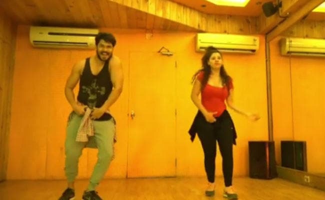 ''बिग बॉस'' फेम संभावना सेठ ने पति अविनाश संग किया शानदार डांस, वीडियो वायरल