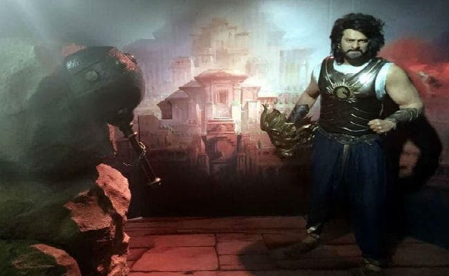 ''बाहुबली'' बनकर मैडम तुसाद पहुंचे प्रभास