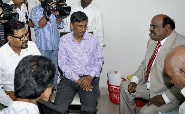 सुप्रीम कोर्ट के आदेश के बाद भी जस्टिस कर्णन ने नहीं कराया मेडिकल जांच, बैरंग लौटे चिकित्सक