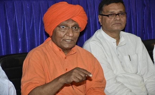 स्वामी अग्निवेश ने मोतिहारी में दो चीनी मिल मजदूरों के आत्महत्या मामले की CBI जांच की मांग की