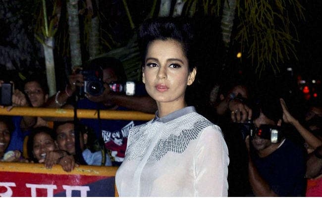 कंगना की ‘मणिकर्णिका’ का पहला पोस्टर रिलीज, ''बाहुबली'' से है खास कनेक्शन