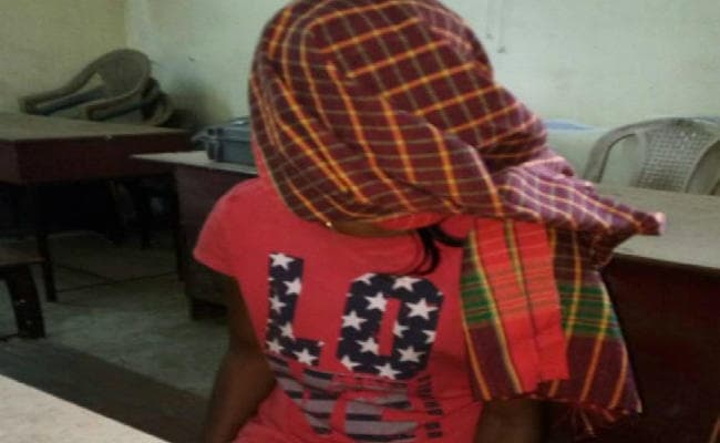 48 घंटे में अपने रेप वाले बयान से पलटी लड़की, बोली - बहकावे में दारोगा पर लगाया आरोप, मुझे आ रही शर्म