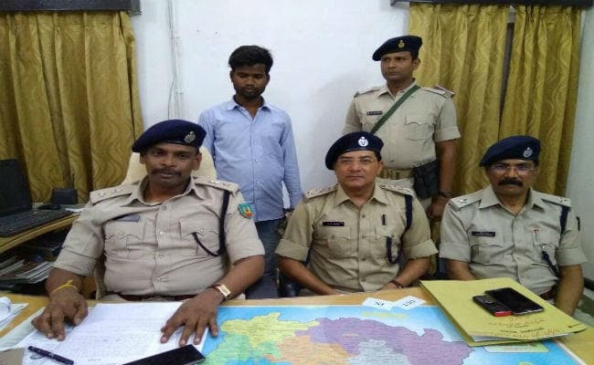 लोहरदगा : हत्या का आरोपी अजय उरांव गिरफ्तार