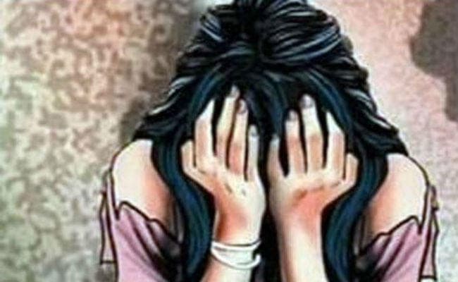 दुष्कर्म पीड़िता को छोड़ना पड़ा स्कूल, प्रधानाध्यापिका को नहीं पसंद था स्कूल आना