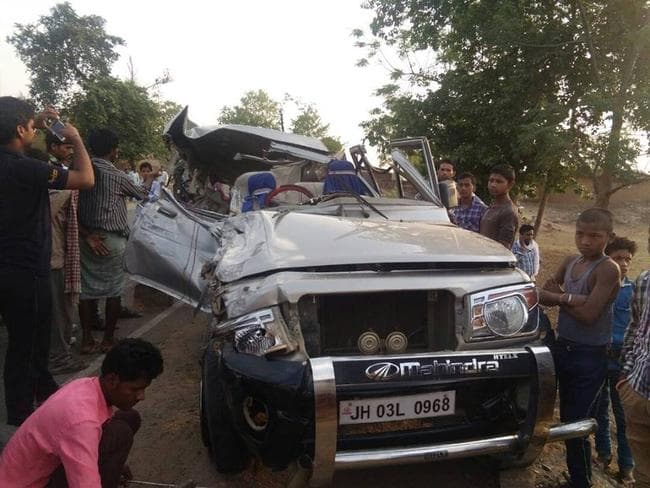 बरकट्ठा : सड़क हादसे में महिला की मौत, एक बच्चा घायल