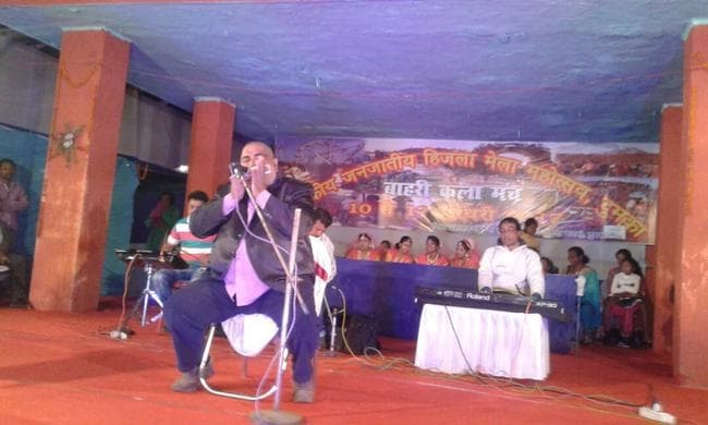 ......यूं निकलती है कंघी से गाने की धुन, लोग हो जाते हैं मंत्रमुग्ध