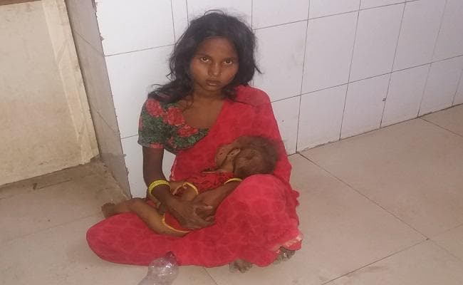 नशे में धुत सौतेले पिता ने बच्ची को पटक कर मार डाला, आरोपित की लोगों ने की पिटाई, गिरफ्तार