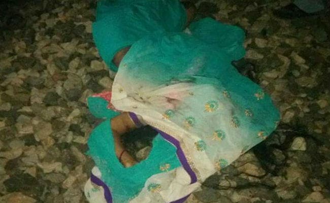 बरवाडीह : चलती ट्रेन से कूद कर महिला ने की आत्महत्या