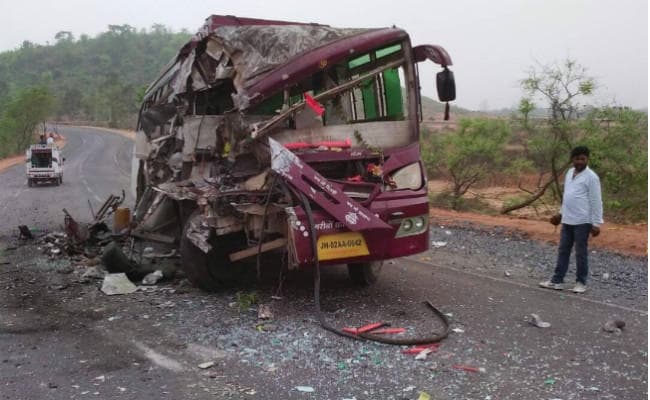 डिगरिया घाटी में मुंडन के लिए जा रहे श्रद्धालुओं की बस को हाइवा ने टक्कर मारी, 65 घायल, दो गंभीर, Photos