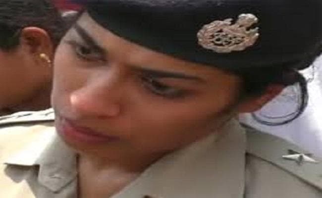 VIDEO: जब भाजपा विधायक ने सरेआम लगायी महिला आईपीएस को फटकार, जानिये फिर क्या हुआ आगे...