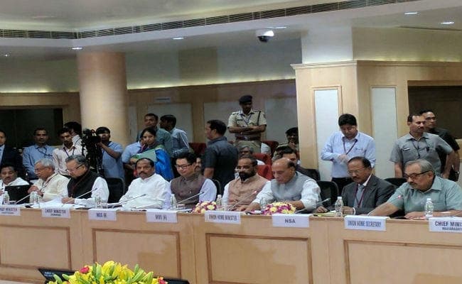 90 प्रतिशत माओवादी गतिविधियां 35 जिलों में, राजनाथ बोले - राज्य लें ऑपरेशन की जिम्मेवारी