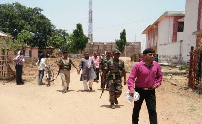 लातेहार :  ACB  की टीम ने पंचायत सेवक को पांच हजार रुपये घूस लेते किया गिरफ्तार