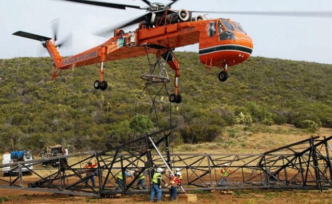 VIDEO : जम्‍मू कश्‍मीर में सैकड़ों टन भारी बिजली के टावरों को चुटकियों में शिफ्ट करता है हेली क्रेन