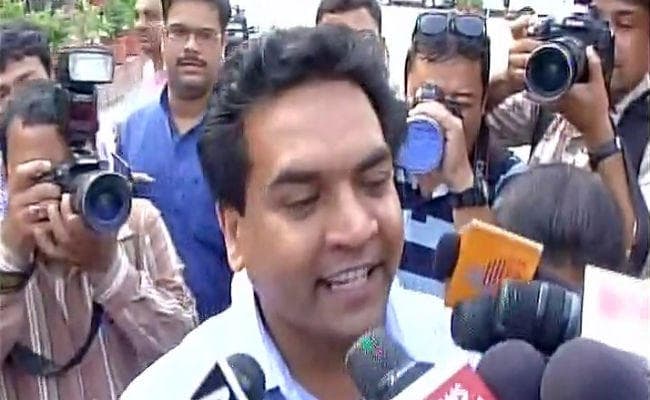 सीबीआई में शिकायत से पूर्व कपिल मिश्रा ने मांगा केजरीवाल से आशीर्वाद