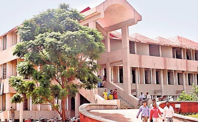 विनोबा भावे विवि कर्मियों को फरवरी 2018 तक वेतन की चिंता नहीं, झारखंड सरकार ने दिये 1 अरब 7 करोड़ रुपये