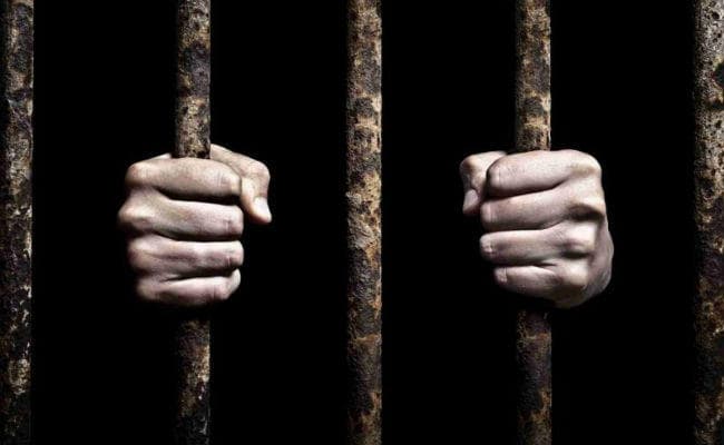 जहां कभी हुआ करते थे जेलर, आज वहां के बंदी