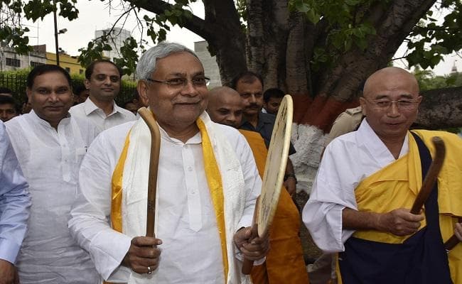 बुद्ध पूर्णिमा : बिहार के राज्यपाल और मुख्यमंत्री नीतीश ने भगवान बुद्ध की पूजा-अर्चना की