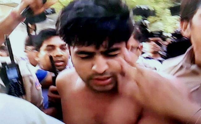 कौन है कपिल मिश्रा का हमलावर? ''आप'' ने कहा, भाजपाई, पुलिस ने बताया, ''आप'' का