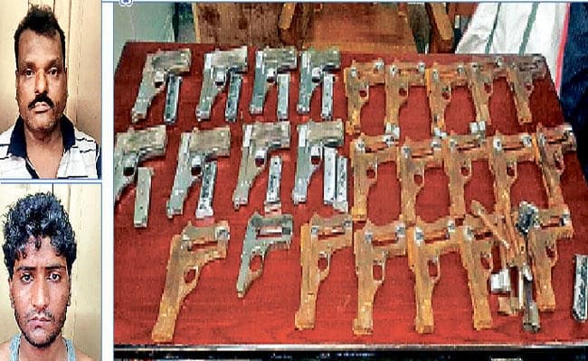सफलता: एंटी राउडी स्क्वाड की टीम ने दो हथियार सप्लायरों को दबोचा, पोस्ता में पिस्तौल लिये घूम रहे थे