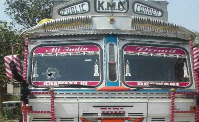 चतरा में तीन क्विंटल 32 किलो डोडा लदा ट्रक जब्त, तस्कर फरार