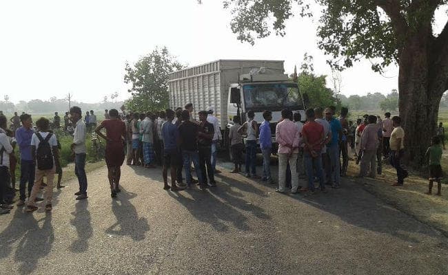 सिवान में सड़क दुर्घटना में किशोर की मौत, दो गंभीर रूप से घायल