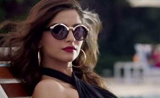 CONFIRM: आनंद आहूजा को डेट कर रही हैं सोनम कपूर, वीडियो