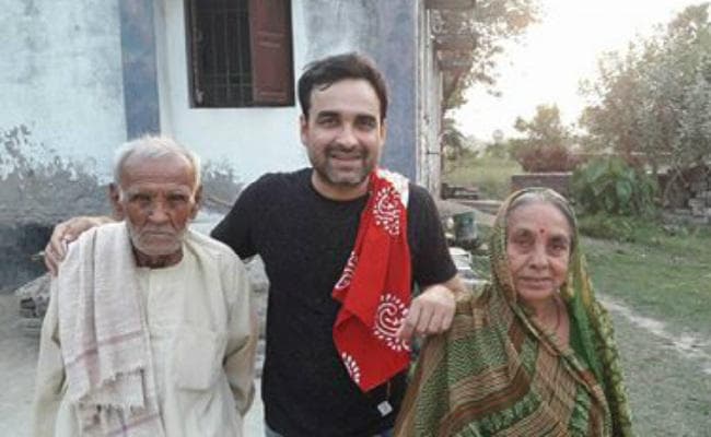 बॉलीवुड अभिनेता पंकज त्रिपाठी बिहार के अपने गांव से मुंबई लौटे, साझा की तसवीरें-अनुभव