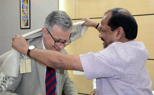 रघुवर दास से यूनाइटेड किंगडम के डिप्टी हाइ कमिश्नर ने की मुलाकात, निवेश पर चर्चा