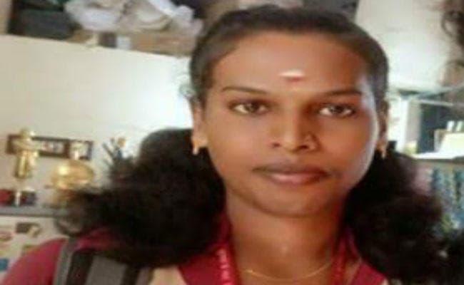 12वीं की परीक्षा उत्तीर्ण करनेवाली तमिलनाडु की पहली ट्रांसजेंडर बनीं थारिका बानू 12वीं की परीक्षा उत्तीर्ण करनेवाली तमिलनाडु की पहली ट्रांसजेंडर बनीं थारिका बानू