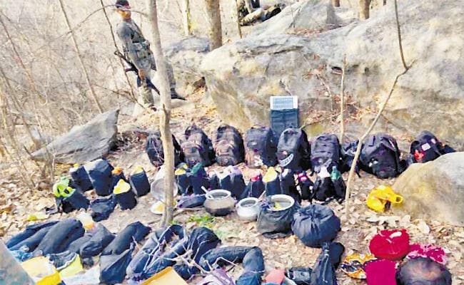 गिद्धेश्वर जंगल में पुलिस व नक्सलियों में मुठभेड़