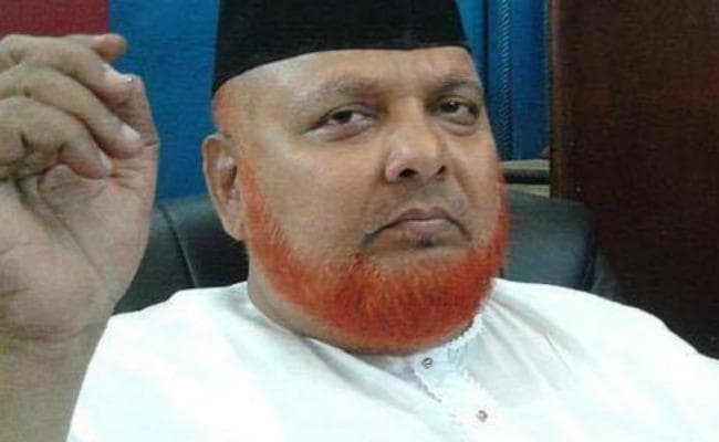 अधिकार की बात कहने के बाद बरकती ने हटायी वाहन से लाल बत्ती