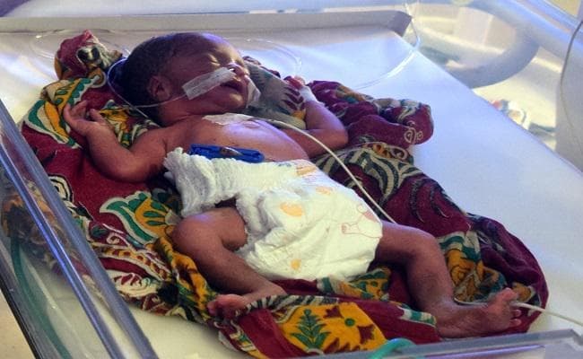 सवा माह के नवजात को अस्पताल के टॉयलेट में छोड़ गयी मां, आइसीयू में चल रहा बच्चे का इलाज