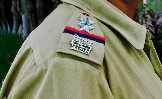 आरोपित आशिक मिजाज दारोगा के बचाव में उतरी महिला, मुखिया-सरपंच पर दर्ज कराया केस