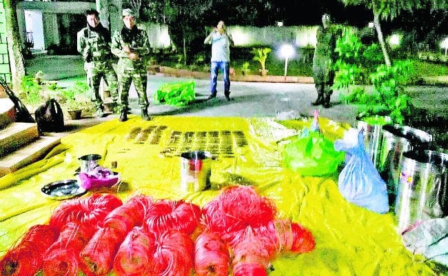 लोहरदगा में भारी मात्रा में विस्फोटक एवं जिंदा कारतूस बरामद