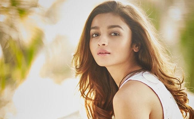 कंगना के बाद अब प्रभास की दीवानी हुई आलिया भट्ट, ट्विटर पर कही ये बातें...