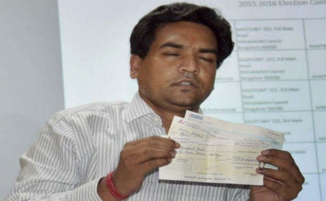 कपिल मिश्रा ने तोड़ा अनशन, मंगलवार को केजरीवाल के खिलाफ सबूत सौंपने सीबीआइ के पास जायेंगे