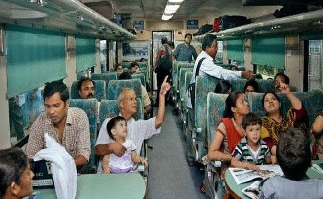 राजधानी, शताब्दी व दुरंतो के यात्री अब देख सकेंगे फिल्म